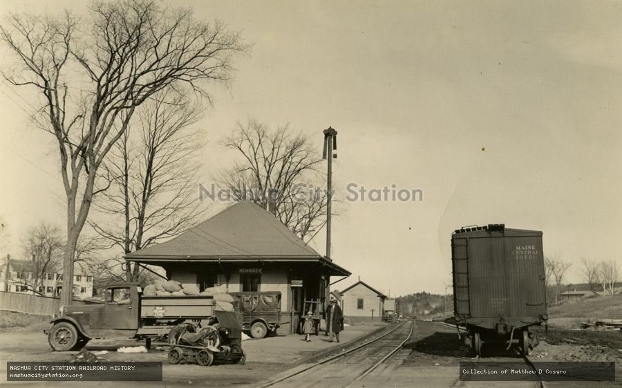Postcard: Boston & Maine Station, Henniker, N.H.